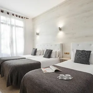 Apartmentos Ramblas 108 Apartahotel Barcelona